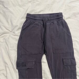 Alphalete Women’s Identity cargo joggers 
Size XS